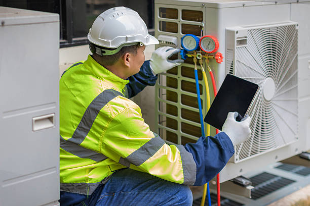 Professional Emergency Ac Repair technician working in Massapequa, NY